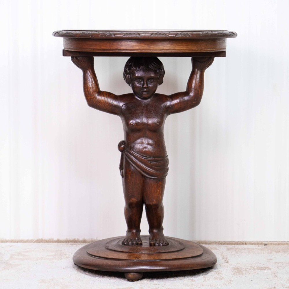 Стол с фигурой