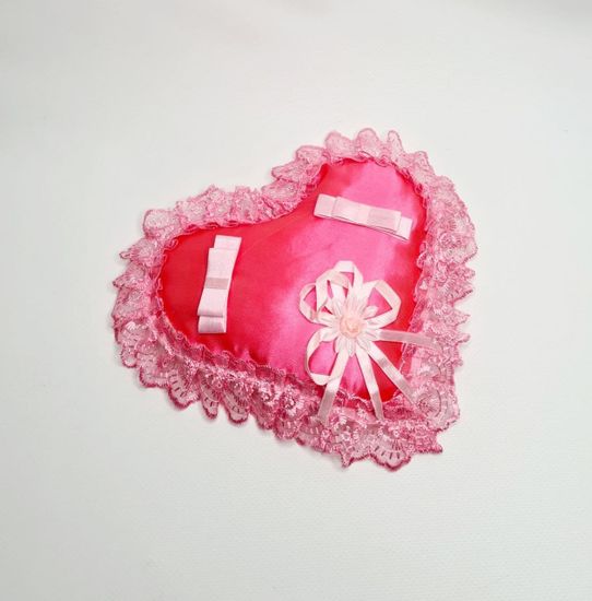 Подушечка для колец в виде сердца