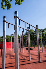 4 турника, шведская стенка, рукоход-змеевик, рукоход-молоток, наклонная скамья и вертикальные поручни