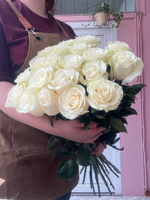 Букет из 21 белой розы 70см