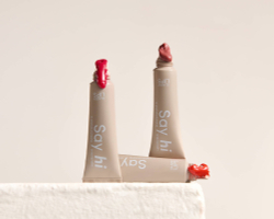 Say Hi Glassy Lips - Тонирующий бальзам для губ с пептидами оттенок Fuchsia, 10 ml