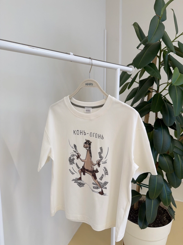 ФУТБОЛКА ЖЕНСКАЯ БРИНИТ МОЛОЧНЫЙ КОНЬ-ОГОНЬ