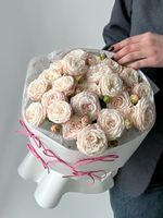 Букет из кустовой пионовидной розы в нежном оттенке