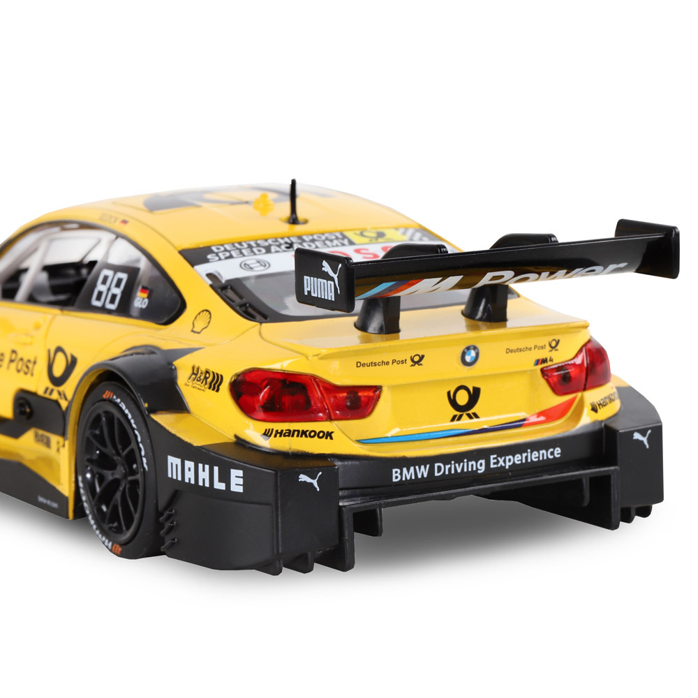 Модель  1:24, BMW M4, желтый открываются передние двери и капот, свет, звук