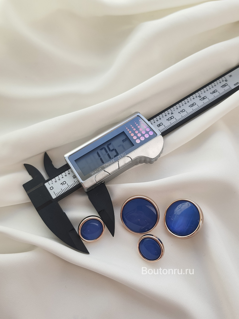 Пуговицы синие золотистые