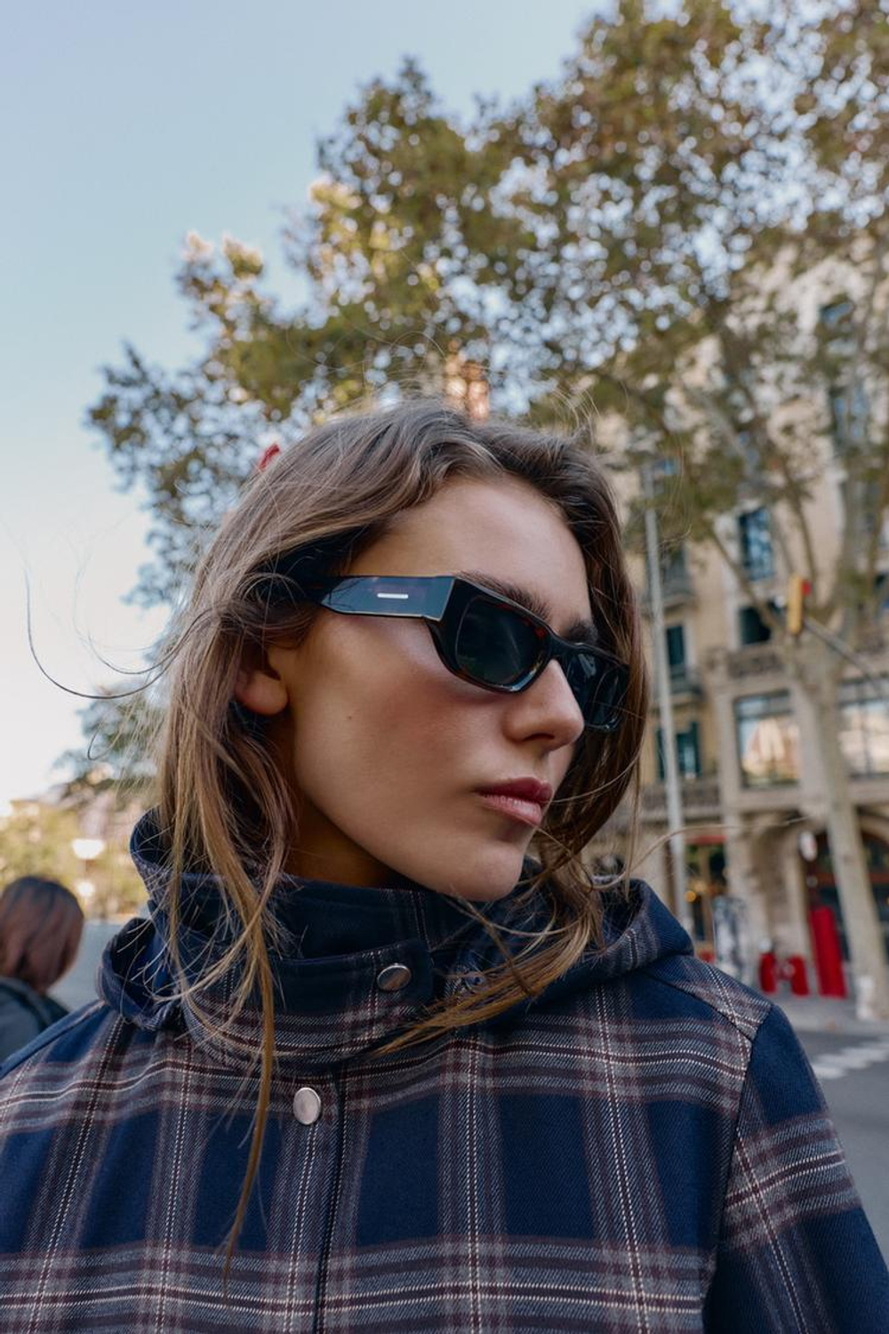 ZARA СТЕГАНАЯ КУРТКА В КЛЕТКУ С КАПЮШОНОМ, КРАСНЫЙ/ТЕМНО-СИНИЙ