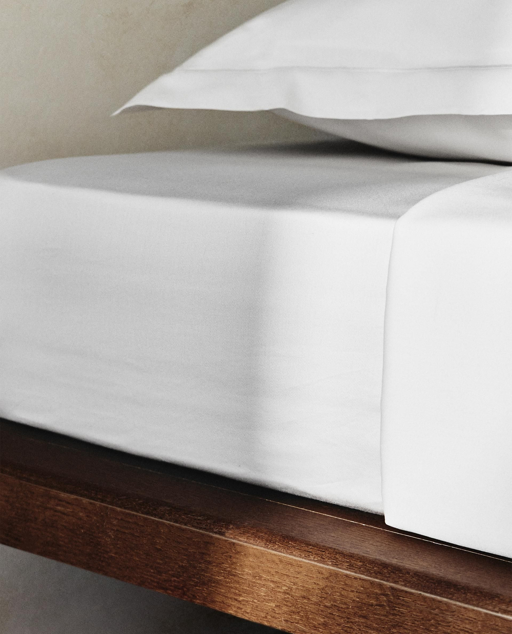 Zara Home - Атласная простыня с эластичной лентой, высота 40 см (300 нитей), белый, 160х200х40 см