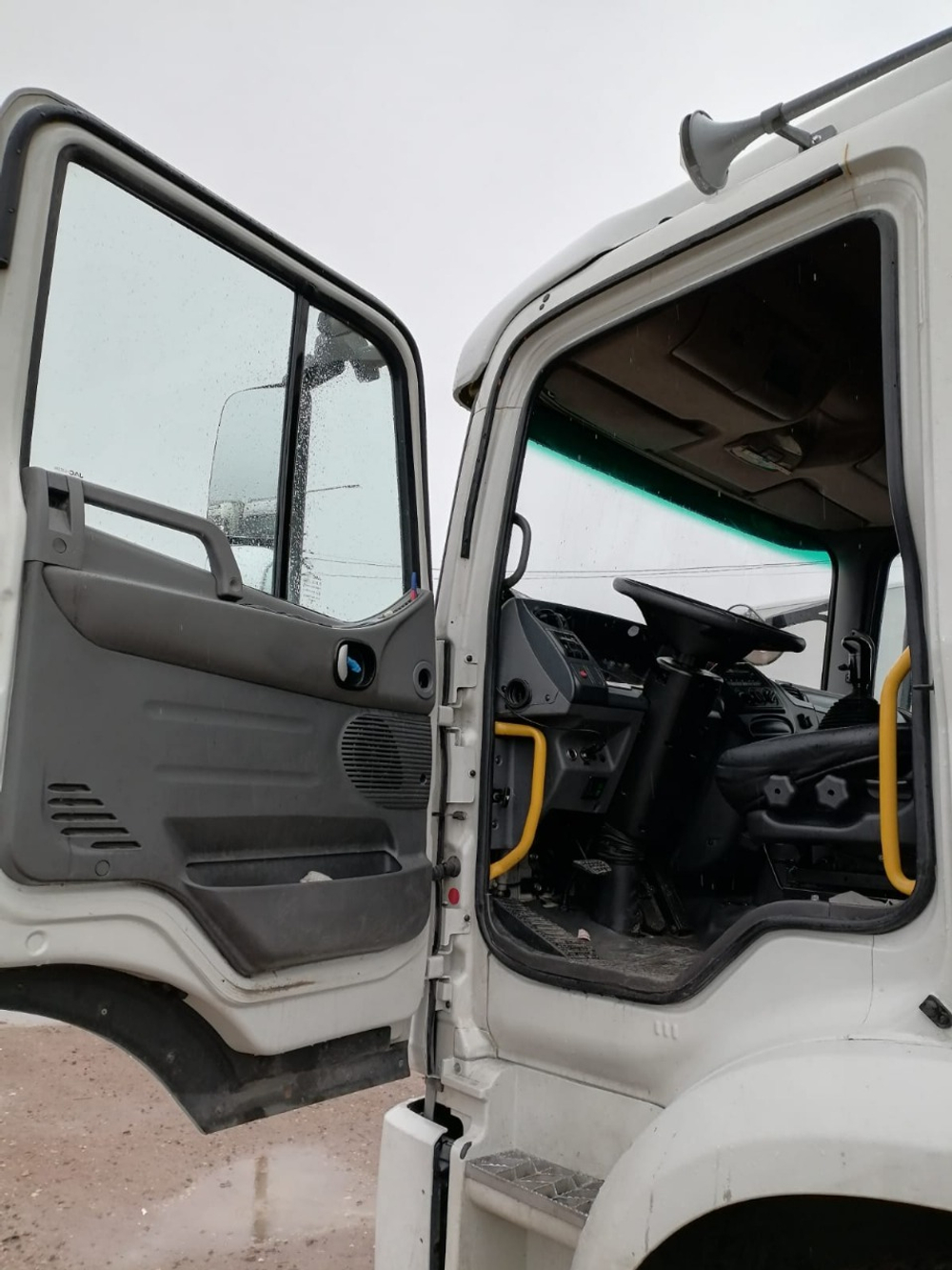 JAC N200 4x2 Изотермический/рефрижератор с гидробортом N200 (Рефрижератор, Дизельный, 6,7 л, 277 л.с