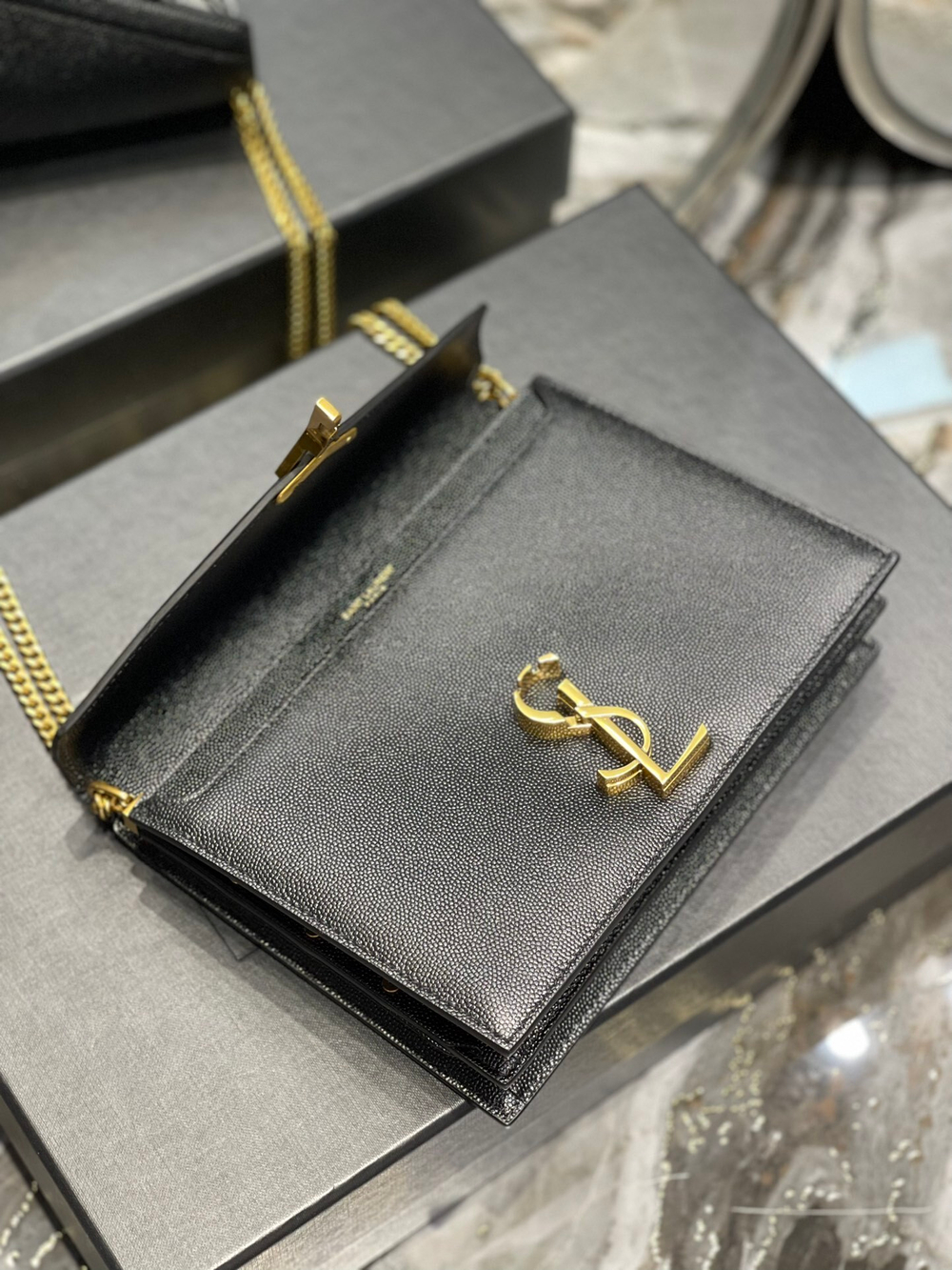 YSL Cassandra Medium 22 cm