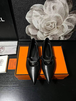 Женские туфли балетки Hermes Kelly черного цвета с ремешком