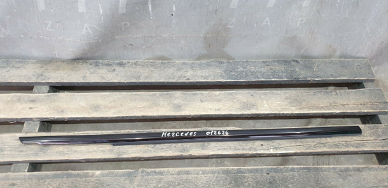 Молдинг двери передней правой Mercedes E (W213) 16-нв Б/У Оригинал A2137209604