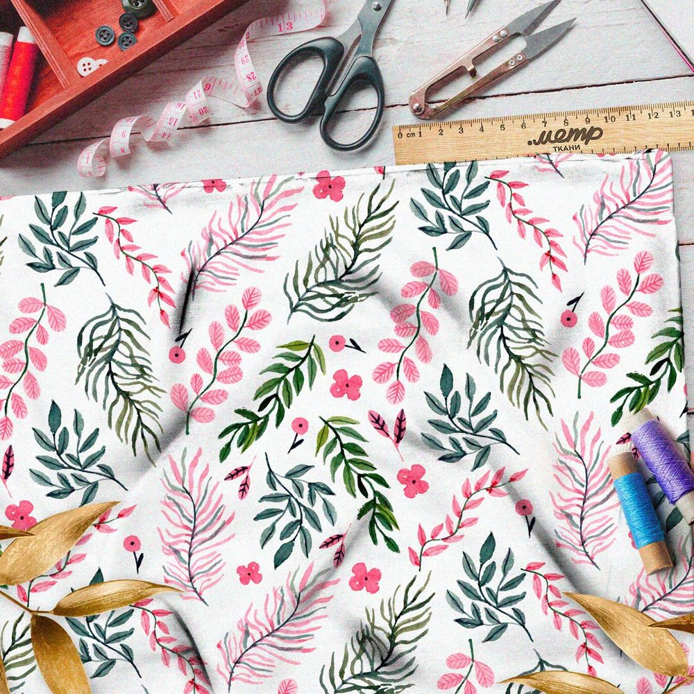 Ткань флис розовые и зелёные листья на бежевом фоне
