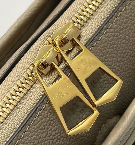 Сумка Louis Vuitton Trianon MM бежевый