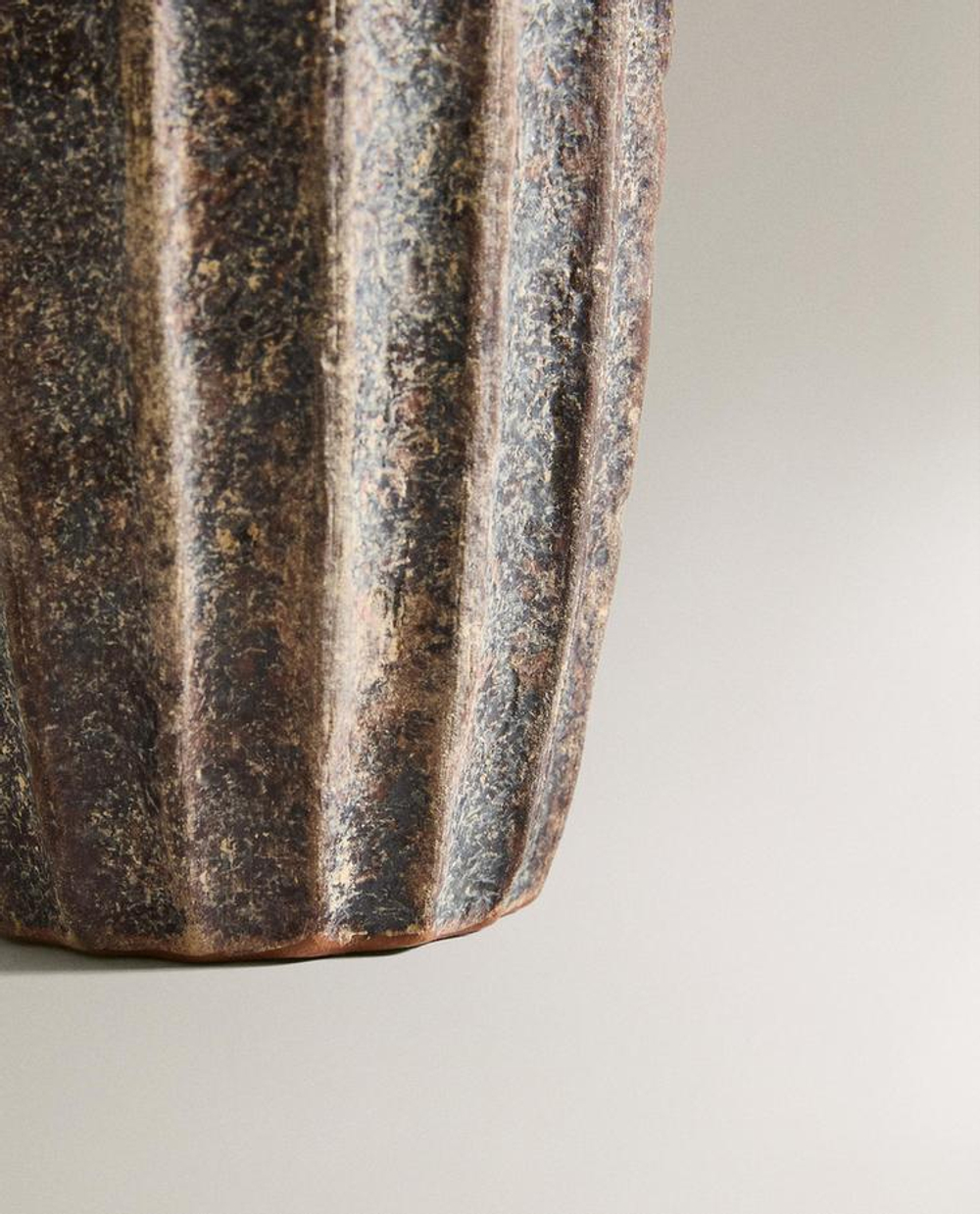 ZARA HOME СТАКАН ДЛЯ ЗУБНЫХ ЩЕТОК С РЕЛЬЕФНЫМ УЗОРОМ, КОРИЧНЕВЫЙ