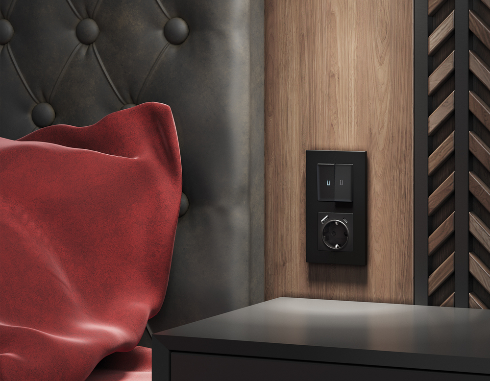 AP8100 Лицевая панель ALFA (Черный матовый) для электрической розетки с/з со шторками 2USB A+C QUANT