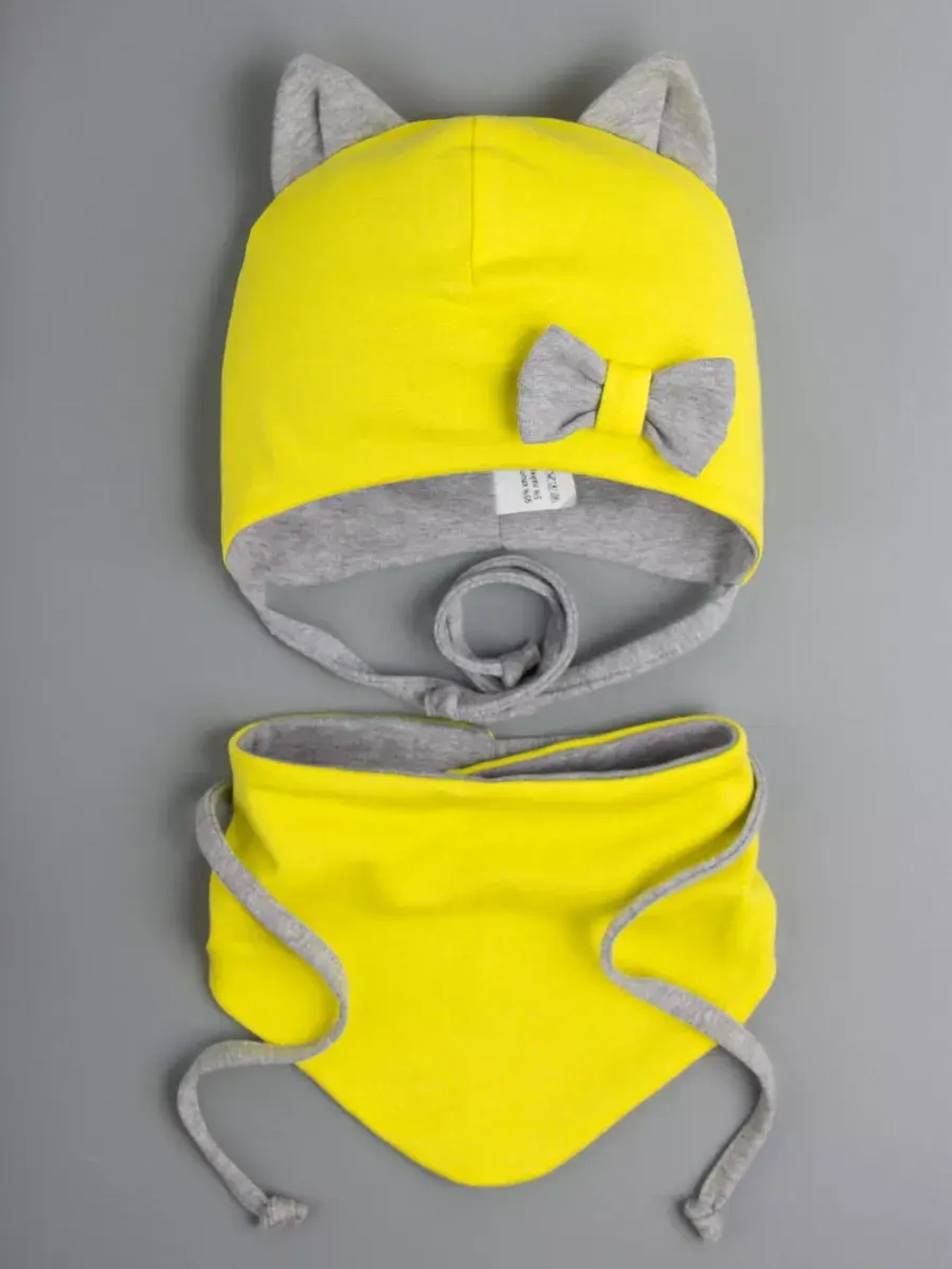 Шапка для девочки с ушками осенняя и снуд