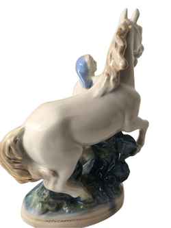 Фарфоровая статуэтка "Колхозница с конем" 1950-1960 гг. (2)