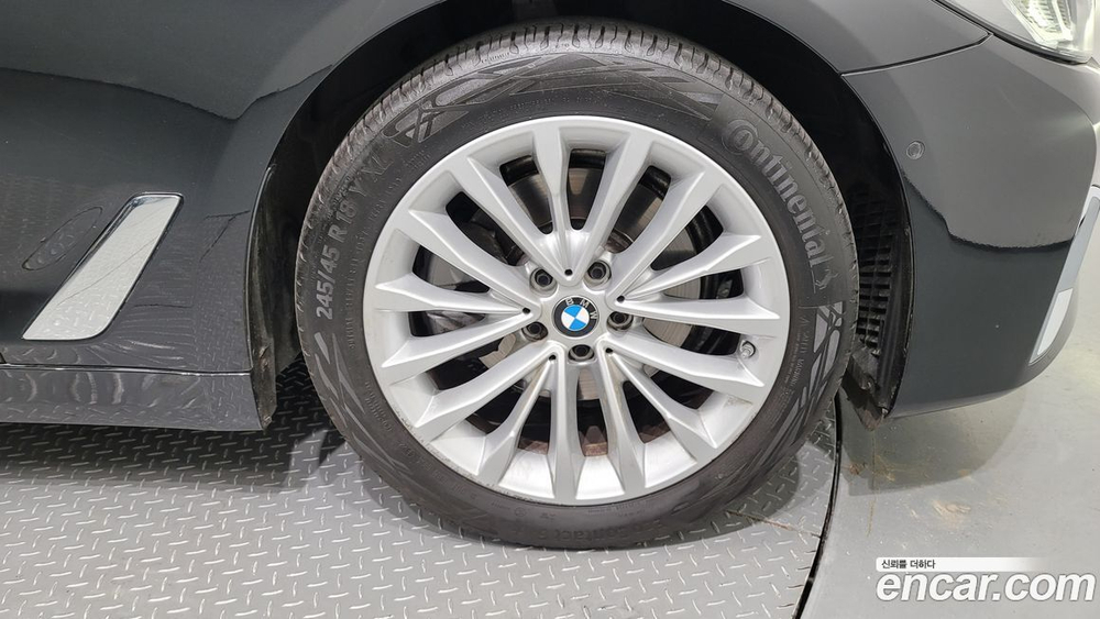 BMW 5 Series (G30) 520i Luxury (11.2022)