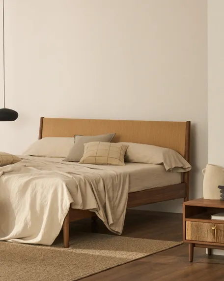 Кровать Elan из шпона и массива ореха 180x200 см