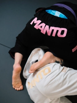 Кимоно MANTO "RISE 2.0" BJJ GI чёрно-розовое