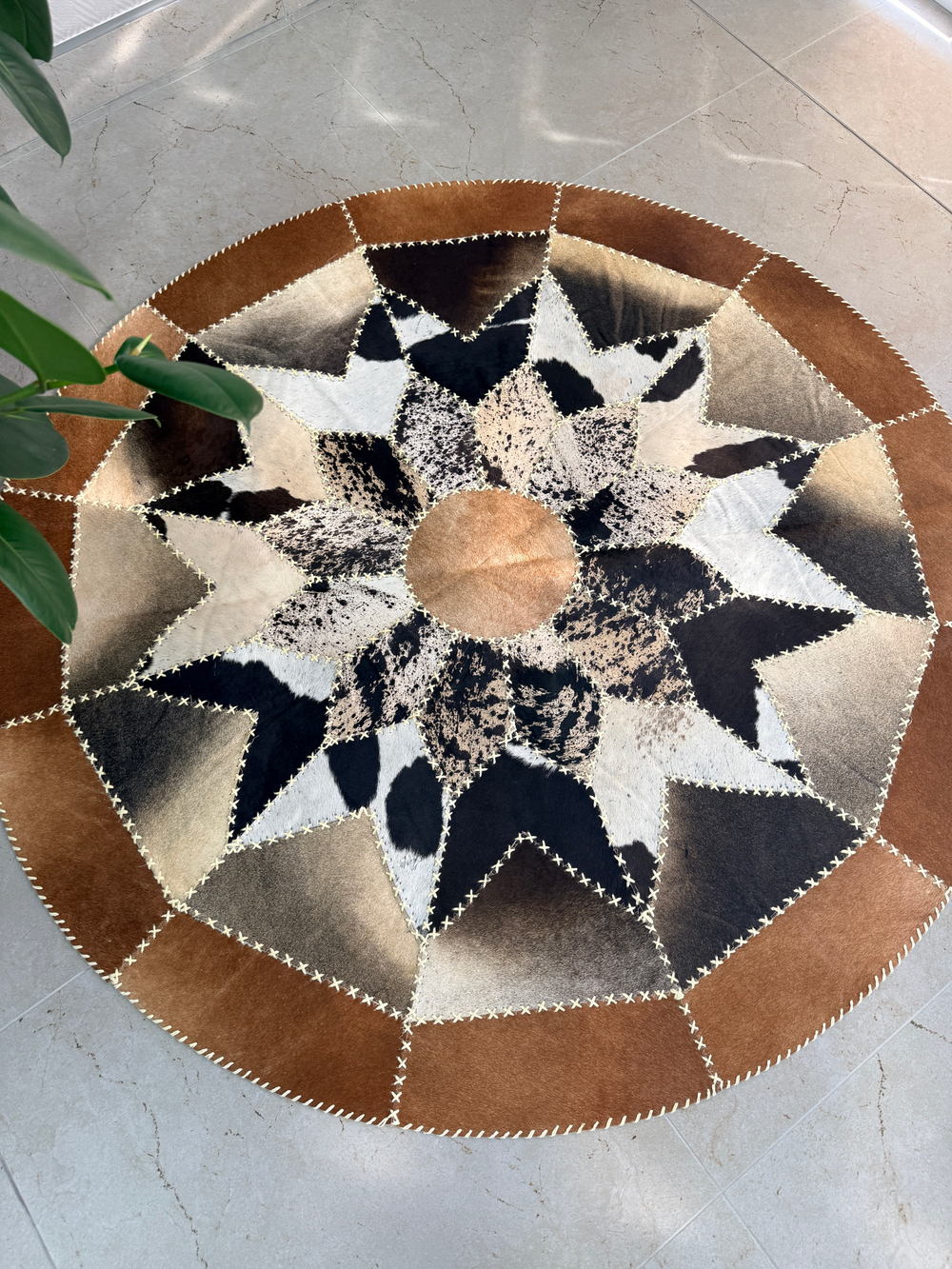Ковер круглый натуральный на пол / Телячья шкура / 140см