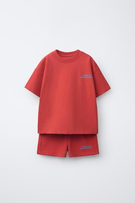 ZARA КОМПЛЕКТ ФУТБОЛКА И ШОРТЫ С НАДПИСЬЮ, КРАСНЫЙ