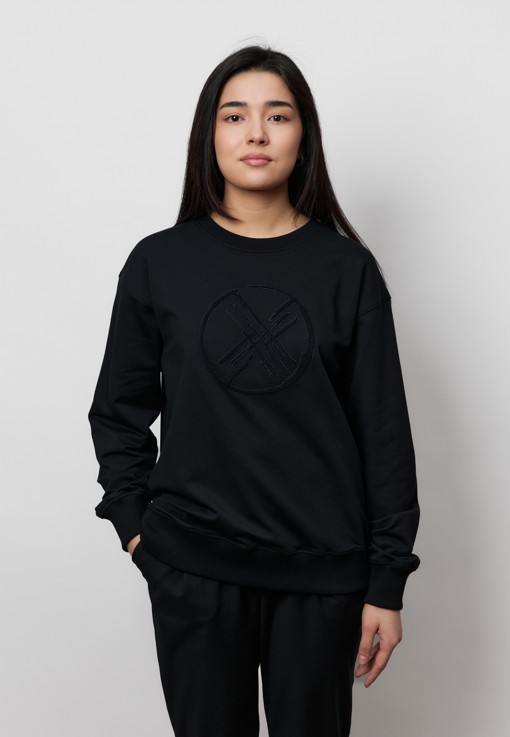 Свитшот SHANYRAQ APPLIQUE BLACK