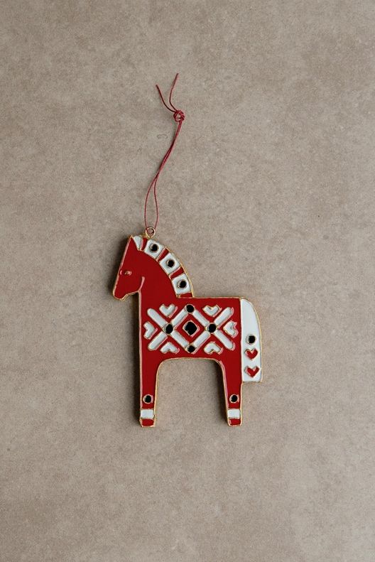 Елочная игрушка Красный конь / Carnaval