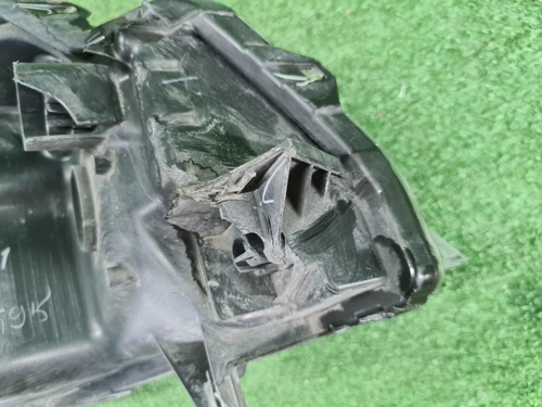 Битая Фара левая Suzuki Vitara 2 (2014-2019) галоген