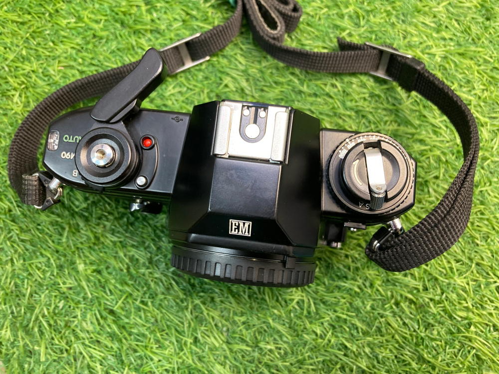 Nikon EM