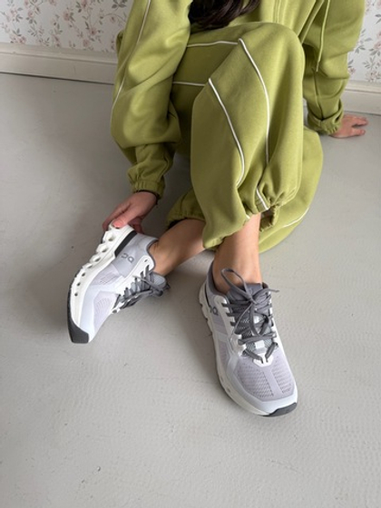 Кроссовки из текстиля