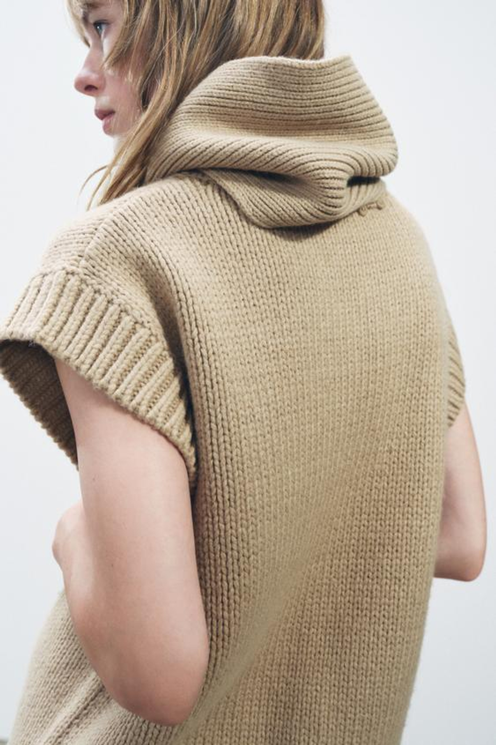 ZARA ТРИКОТАЖНЫЙ ЖИЛЕТ С ШАРФОМ, БЕЖЕВЫЙ