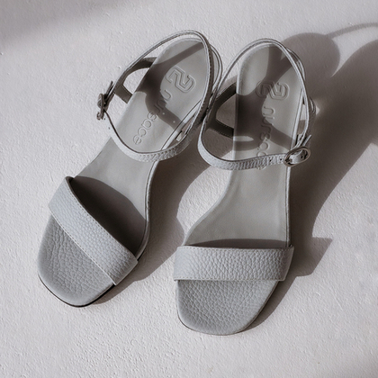 Босоножки из натуральной кожи в нежно голубом цвете