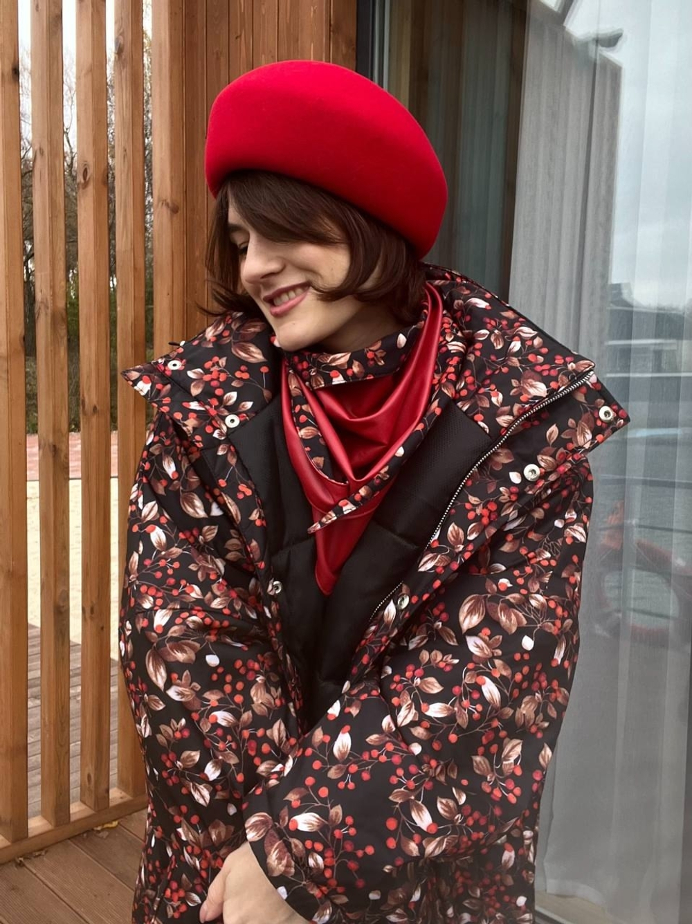 Берет фетр асимметричный красный