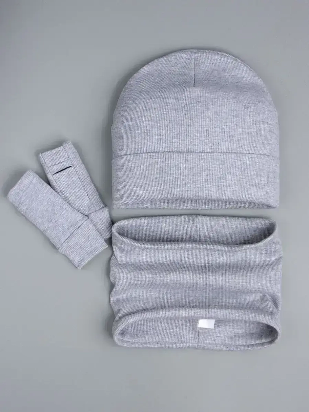 Шапка детская со снудом и митенками