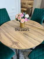 Круглый раздвижной стол "Лофт", дуб вотан и стулья "Бентли" изумруд