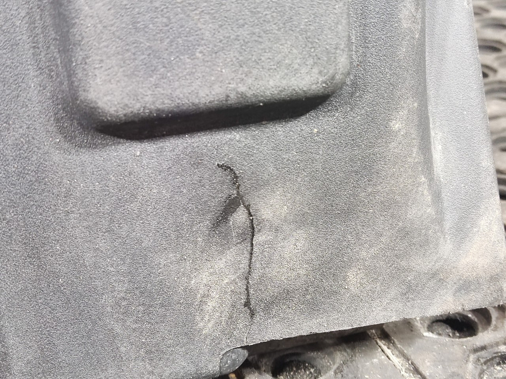 Крышка ящика АКБ 2023г.