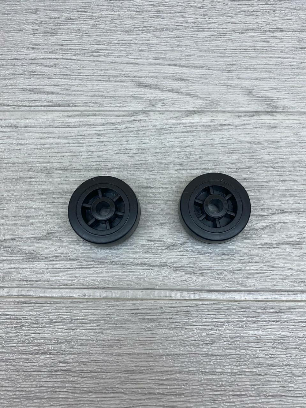 Колесо для мебели ролик для дивана диаметр 40 мм отверстие 8 мм 2 шт