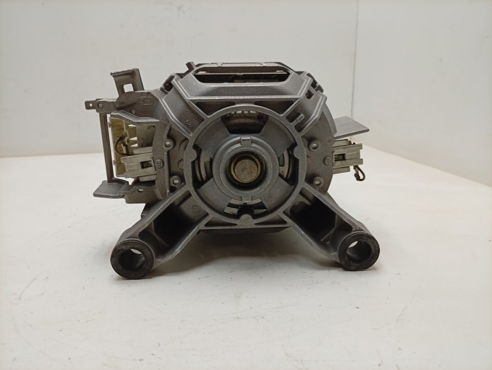 WAE24363OE/23 кт58 Двигатель для стиральной машины Bosch 5500018686 б/у