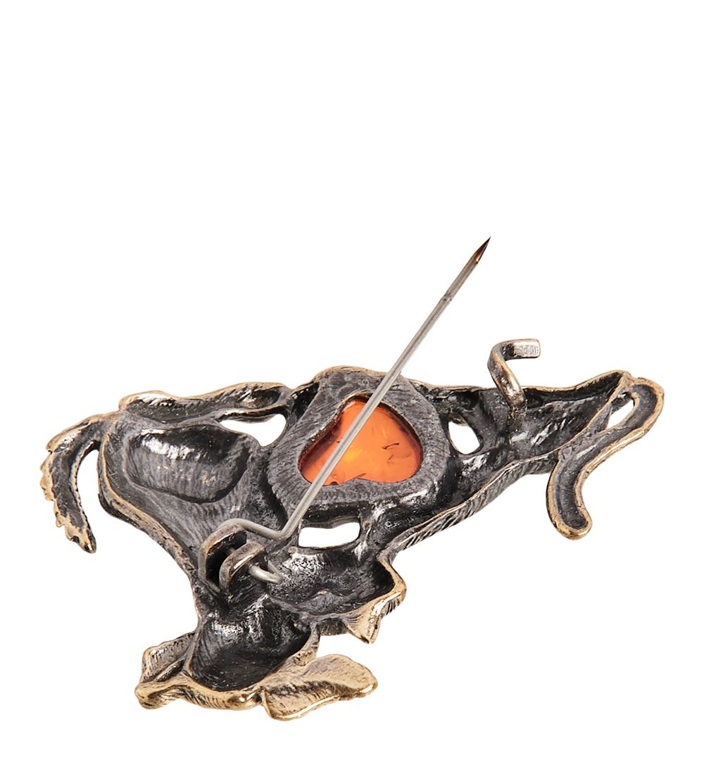 AM-2092 Брошь «Кот и Пес» (латунь, янтарь)