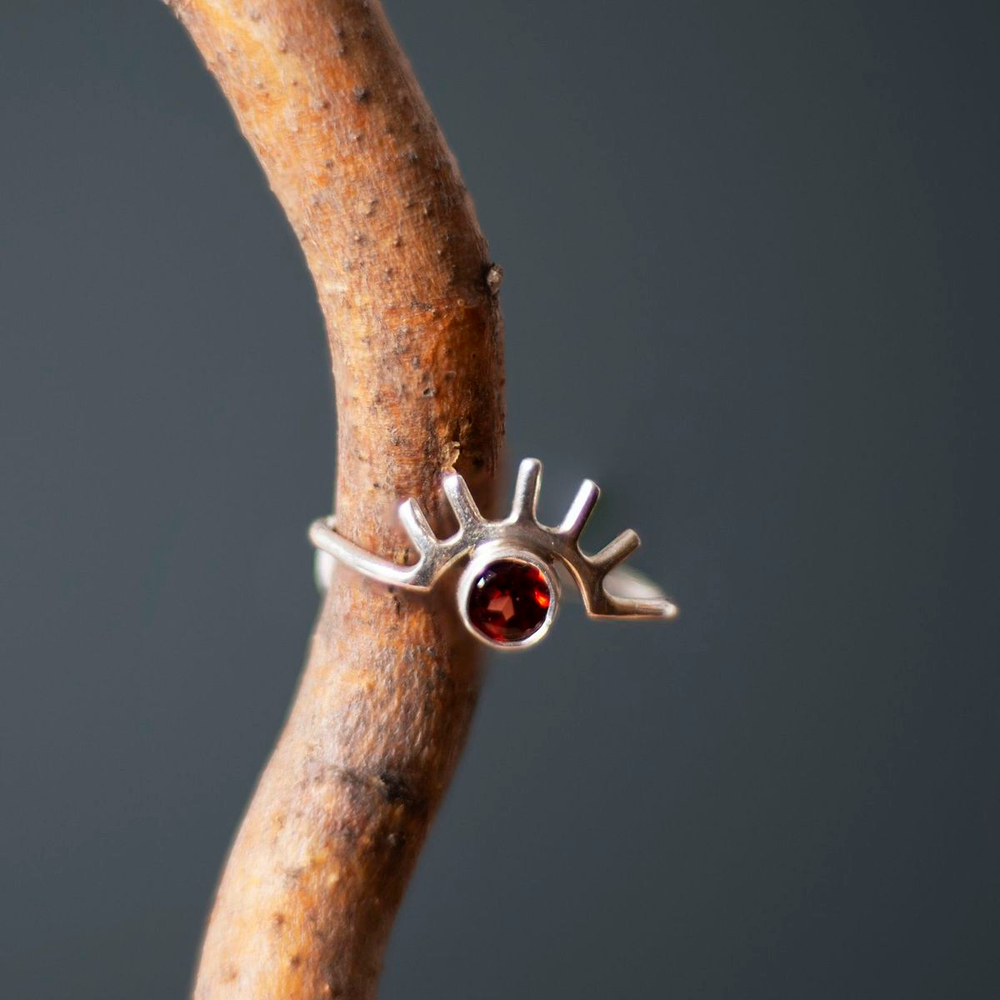 Кольцо СОЛНЦЕ, серебро/гранат