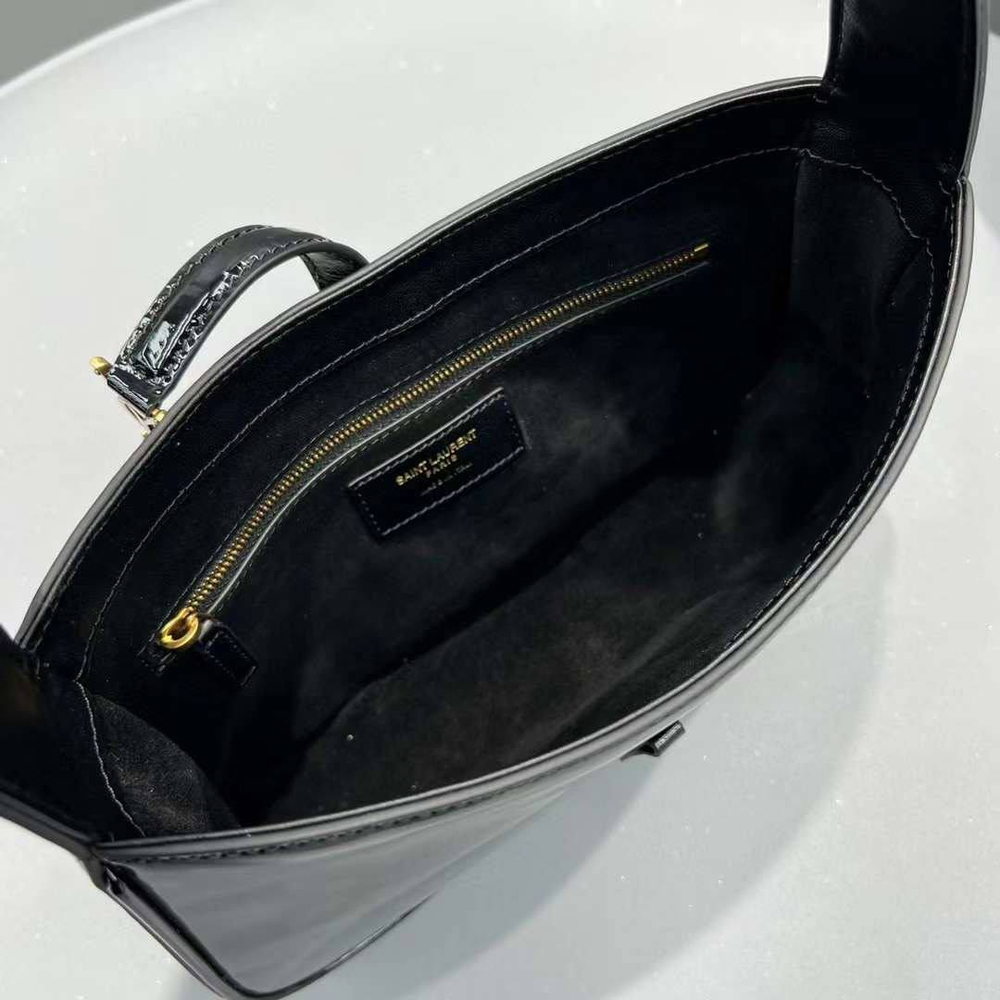 Saint Laurent Hobo