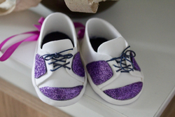 Подвеска "Кеды". Подарок маме малыша. Елочное украшение