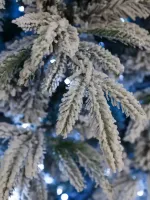 Заснеженная елка с гирляндой «Форесто» холодный свет (Литая+пвх) 180 см / 1,8 м