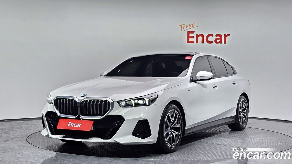 BMW 5 Series (G60) 520i M Sports (11.2023)