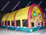 Коммерческий надувной батут "Веселый дом и звери в нём" с крышей 12*7*6 м