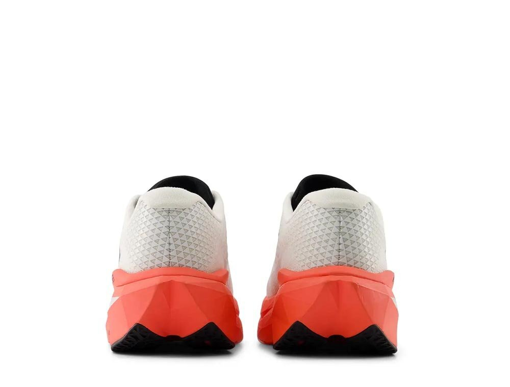 Кроссовки для бега мужские New Balance Fuelcell SuperComp Trainer v4 M Бело-Коралловые