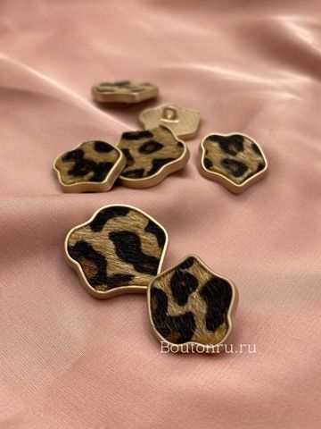 Пуговицы неровной формы с принтом леопард пушистые