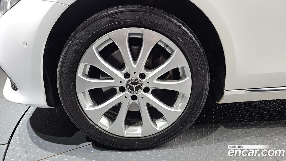 Mercedes-Benz E-Class W213 E220d 4MATIC Exclusive (10.2019)