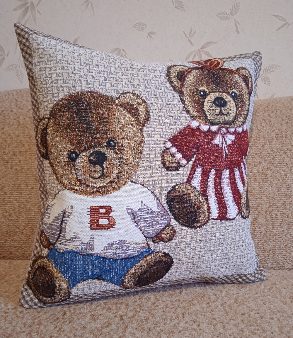 Декоративный гобеленовый чехол Мишки 47х47
